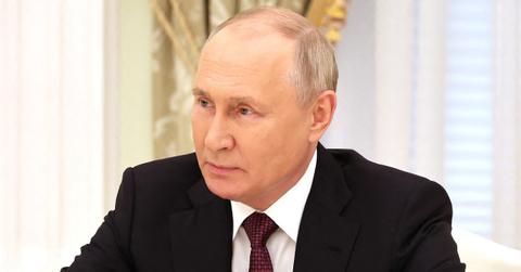 vladimir putin clues prove dead body double missing watch earsjpg