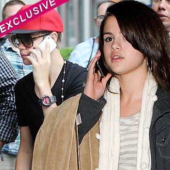 Justin Bieber Texting Ex-Girlfriend Selena Gomez Constantly, Begging ...