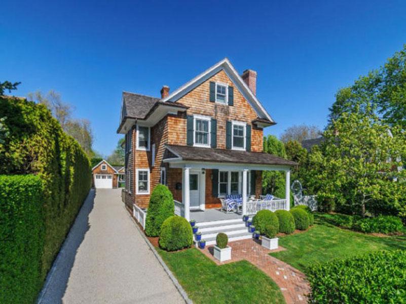 //brooke shields buying hamptons  x