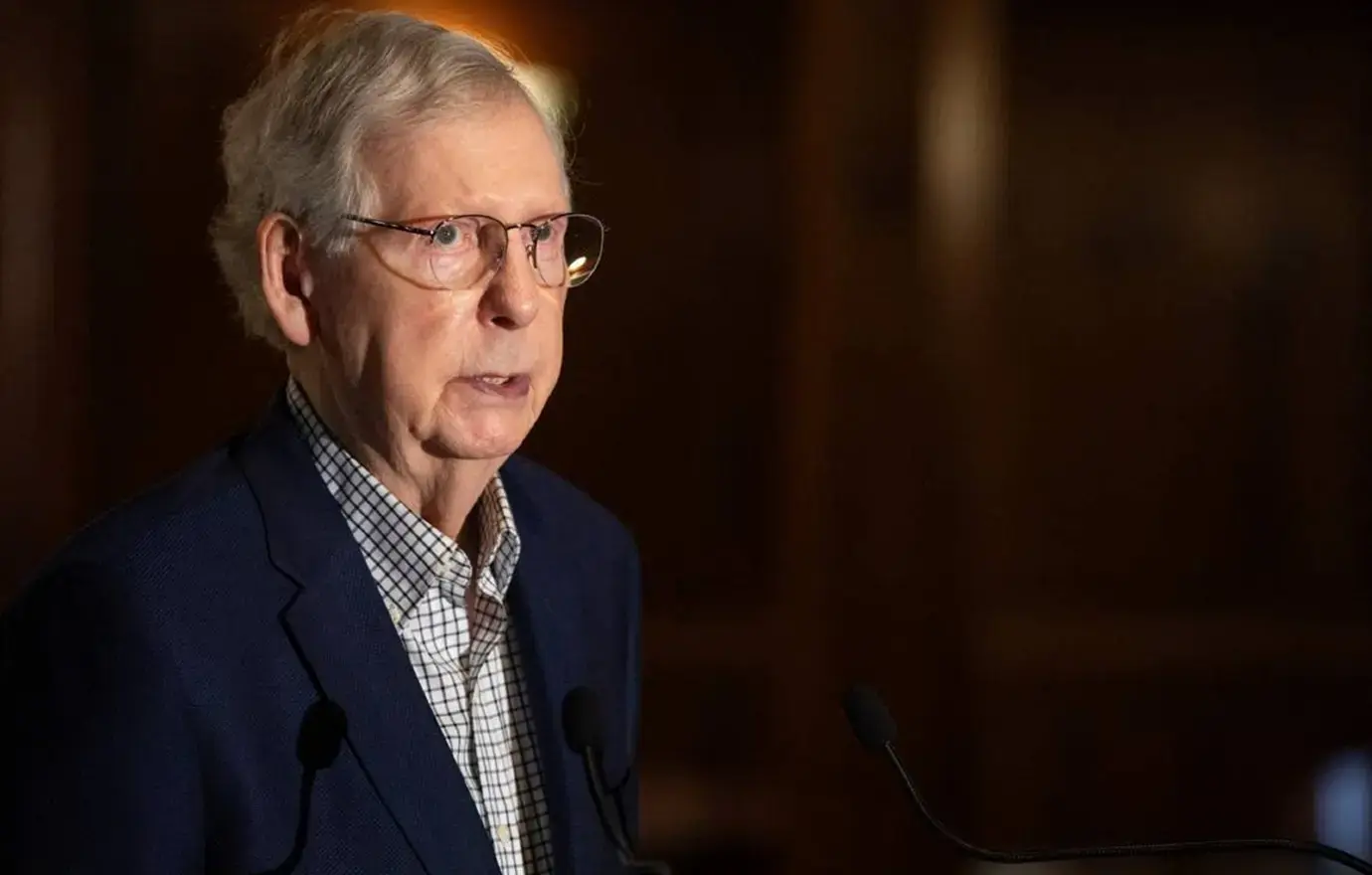 mitch mcconnell boo protestors retire