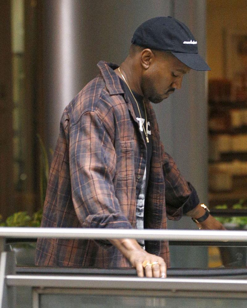 Kanye West Kim Kardashian Divorce No Wedding Ring Christmas Party Family