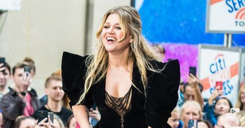 Photo of Kelly Clarkson