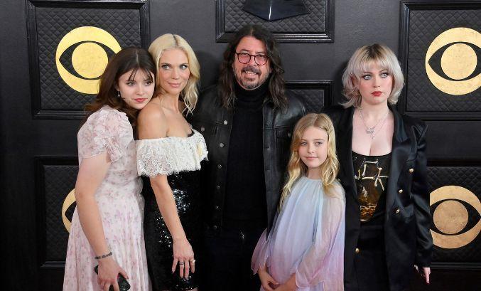 dave grohl doing all he can to save crumbling marriage