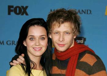 //bei_katy_perry_joh_au