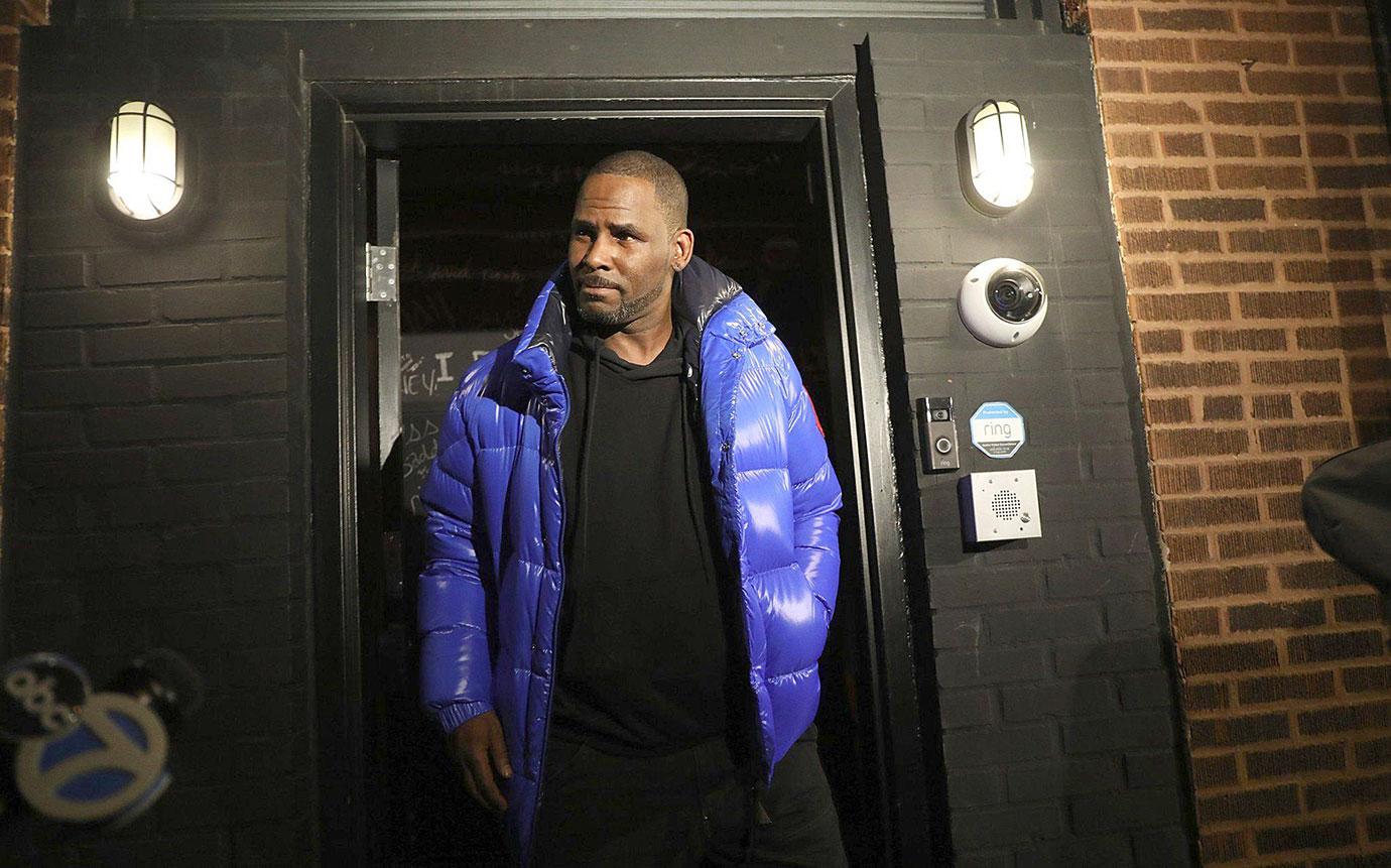 r kelly rkelly victim testify she saw him sexually abuse  tour bus sex trafficking