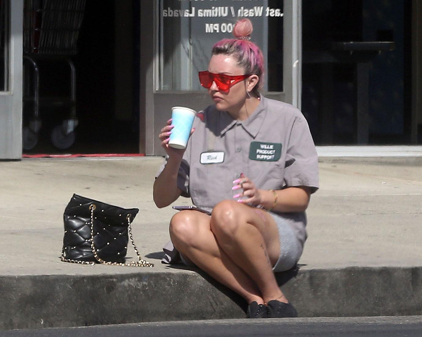 Amanda Bynes Spotted With Large Bruise During Lone Date Following Rehab