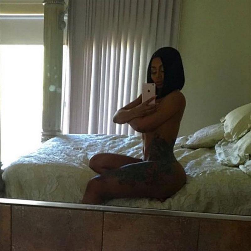 //kim kardashian kylie jenner most naked moments