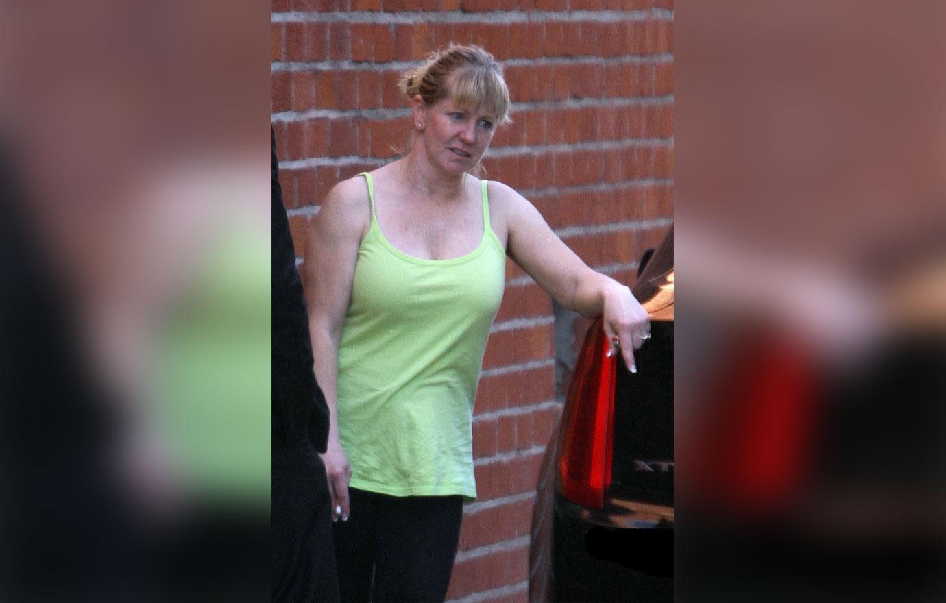 Tonya Harding Smokes Cigarette During ‘dwts’ Practice