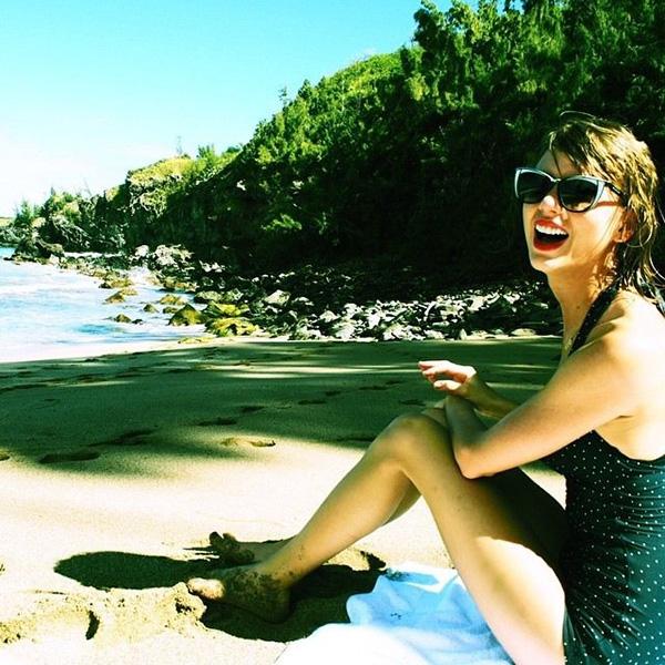 //taylor swift retro bikini​