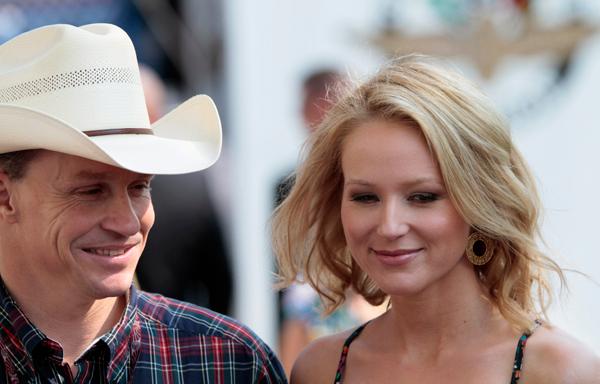 Jewel, husband Ty Murray divorcing; explain 'tender undoing' - Los