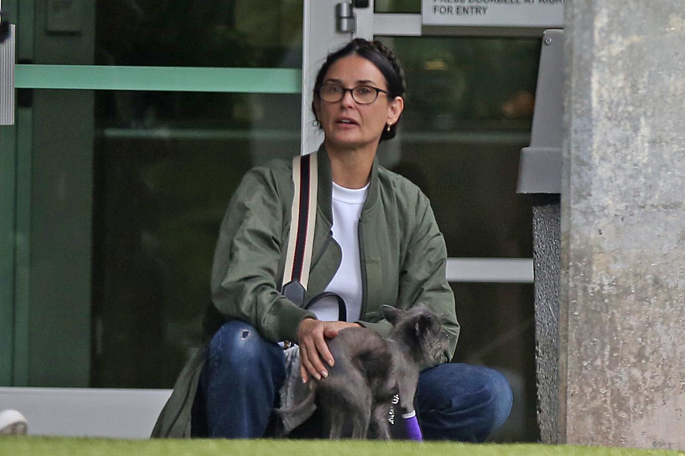 //demi moore cigarette pup vet