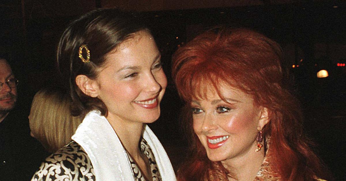 ashley judd texts therapist naomi suicide