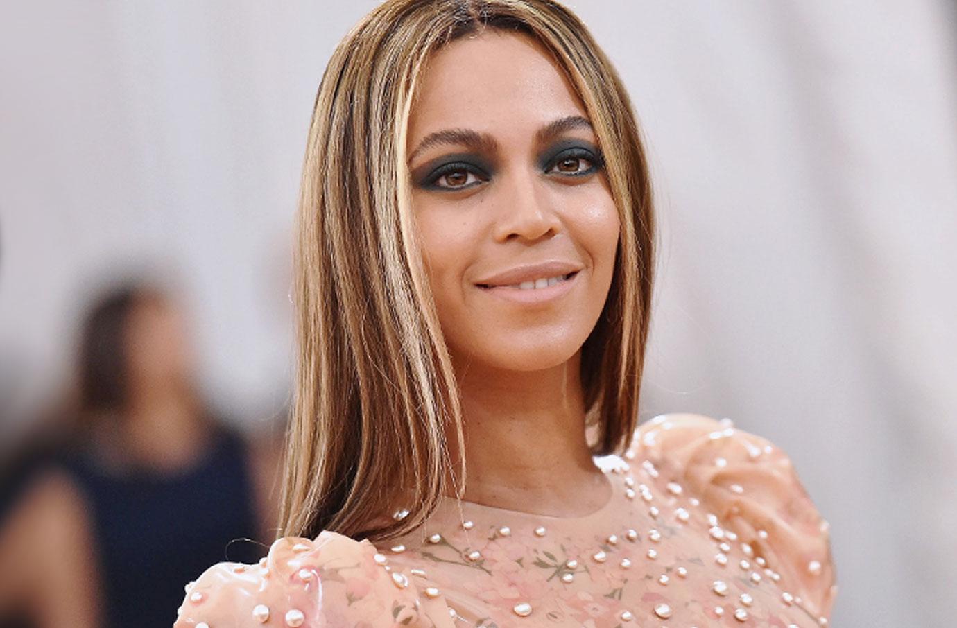 //beyonce gives birth twins inside delivery room pp