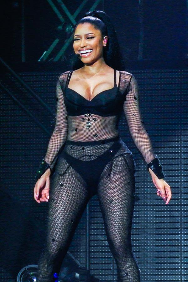 Nicki Minaj Shows Off Her Butt On Stage