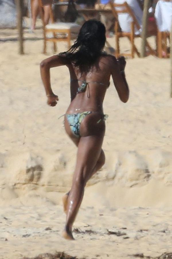 Naomi Shows Off Her Bikini Body — And Famous Fiery Temper — On Brazilian  Beach