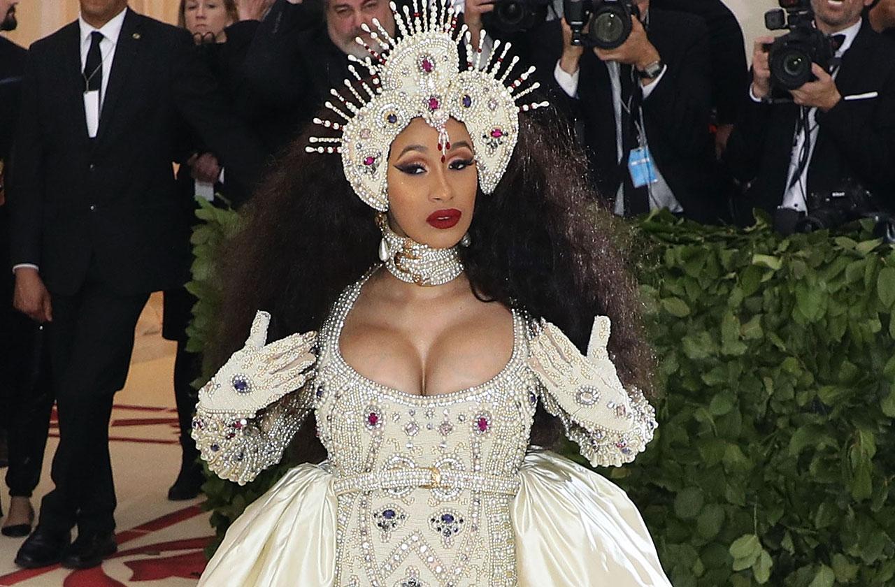 //Cardi B Entourage Assault Fan Flees Scene pp