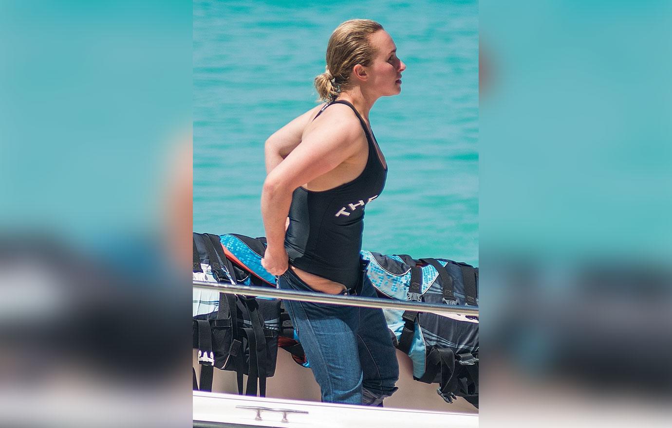 //Hayden Panettiere family vacation barbados photos