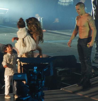 //jennifer lopez casper smart kids on stage