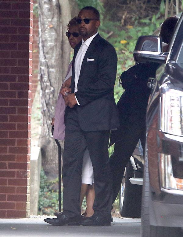 //bobbi kristina funeral wake murray brothers home