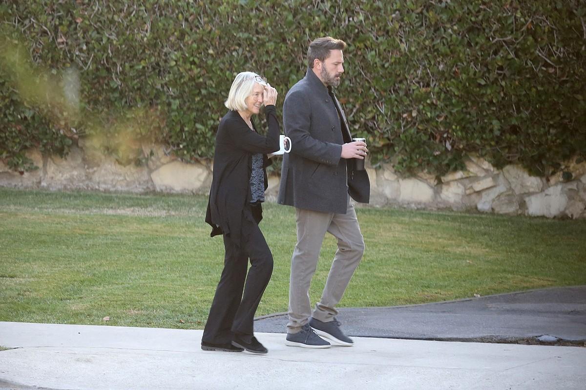 Christine Anne Boldt's death did not stop photographers from continuing to pursue Garner and Affleck.