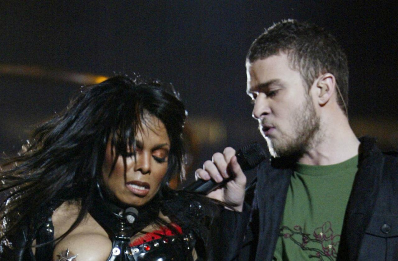 https://media.radaronline.com/brand-img/pADg_sP_m/0x0/2018/03/janet-jackson-nip-slip.jpg