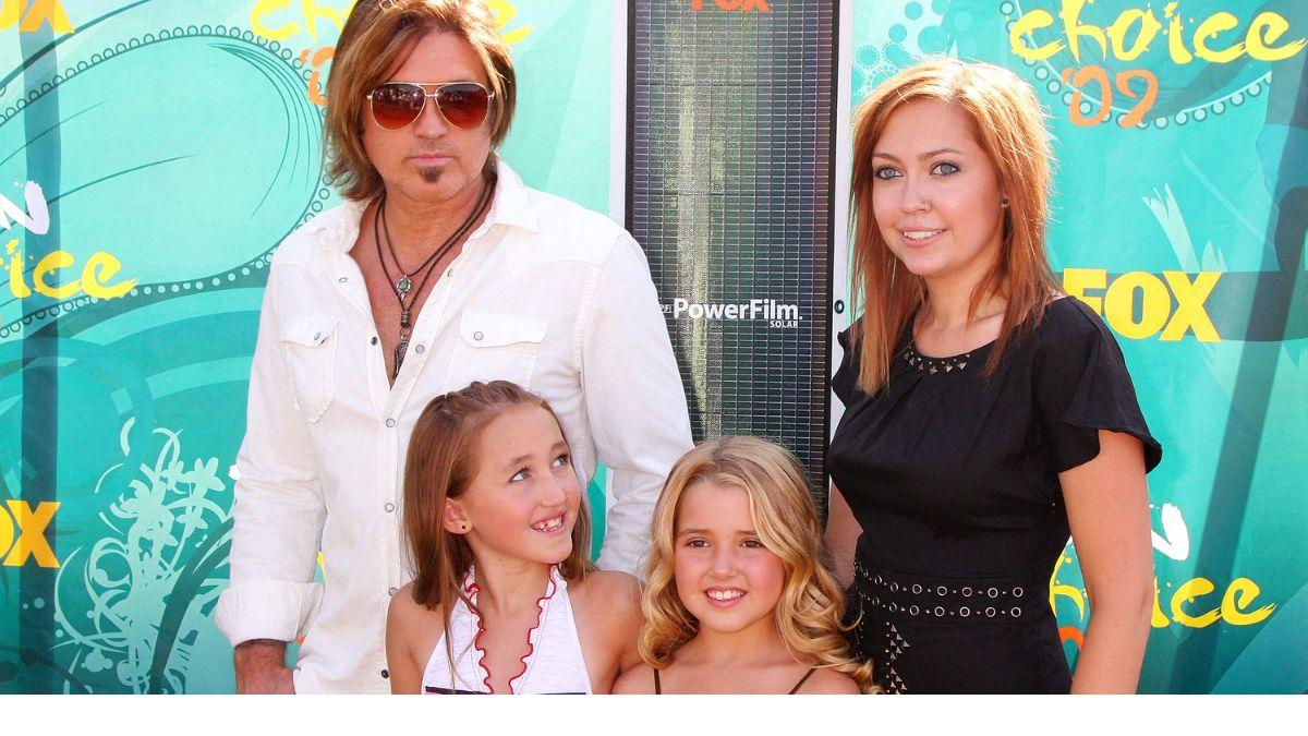 A photo of Billy Ray Cyrus, Noah Cyrus, Emily Grace, and Brandi Cyrus