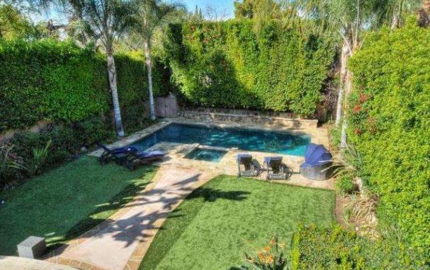 Kaley Cuoco Sells Bachelorette Pad