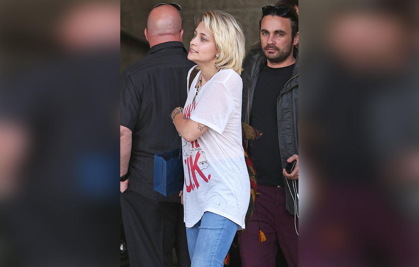 paris-jackson-kissing-mystery-man-new-manager