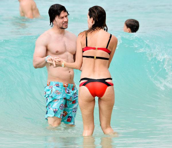 //Mark Wahlberg family beach Barbados