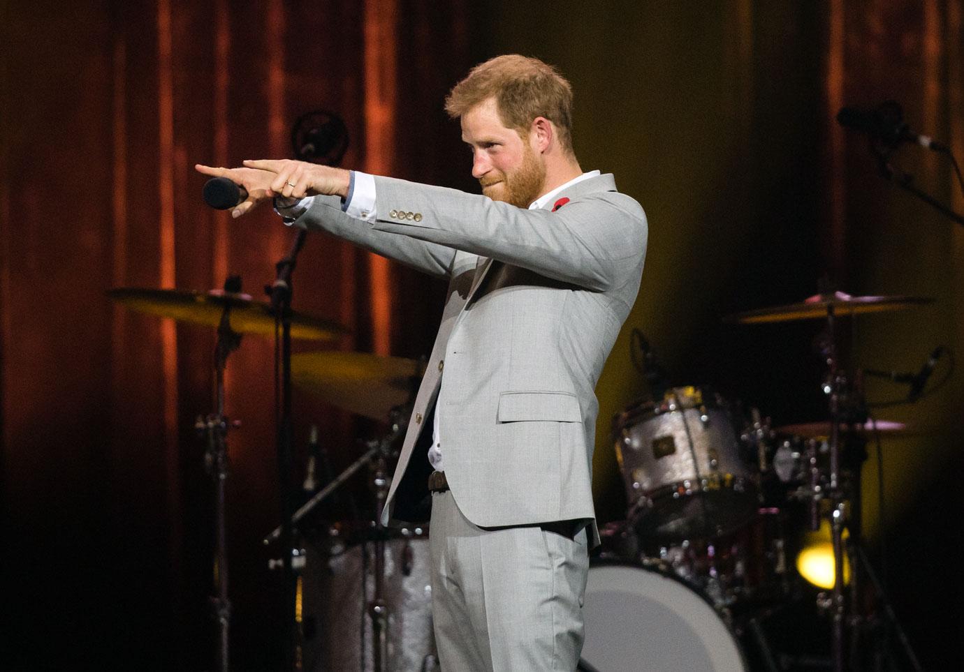 //prince harry and pregnant meghan markle attend invictus games closing