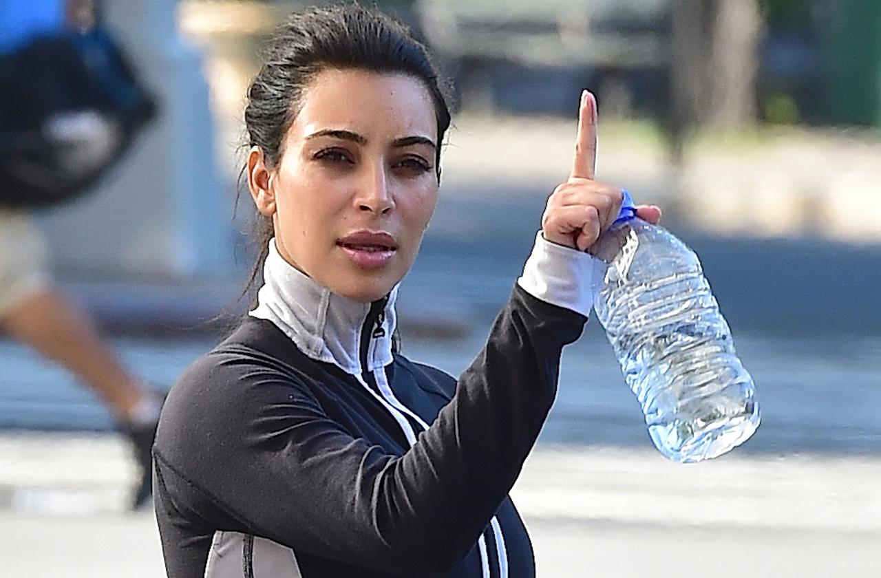 //kim kardashian sculps body with garage workout pp