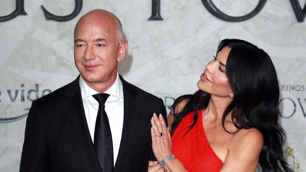 picture of jeff bezos and lauren sanchez