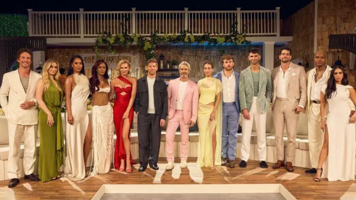 Photo of 'Summer House' cast