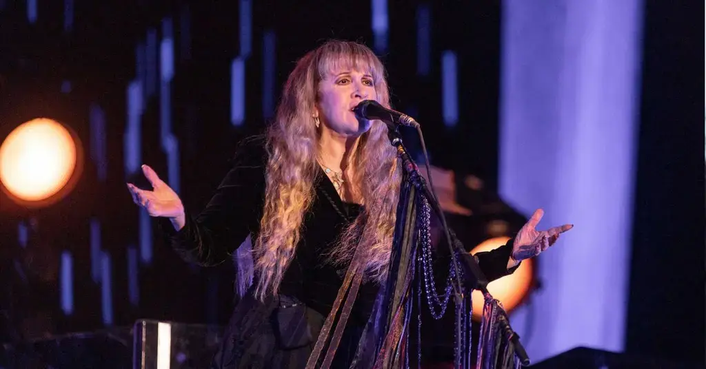 stevie nicks blind fleetwood mac  suffering late onset eye disease