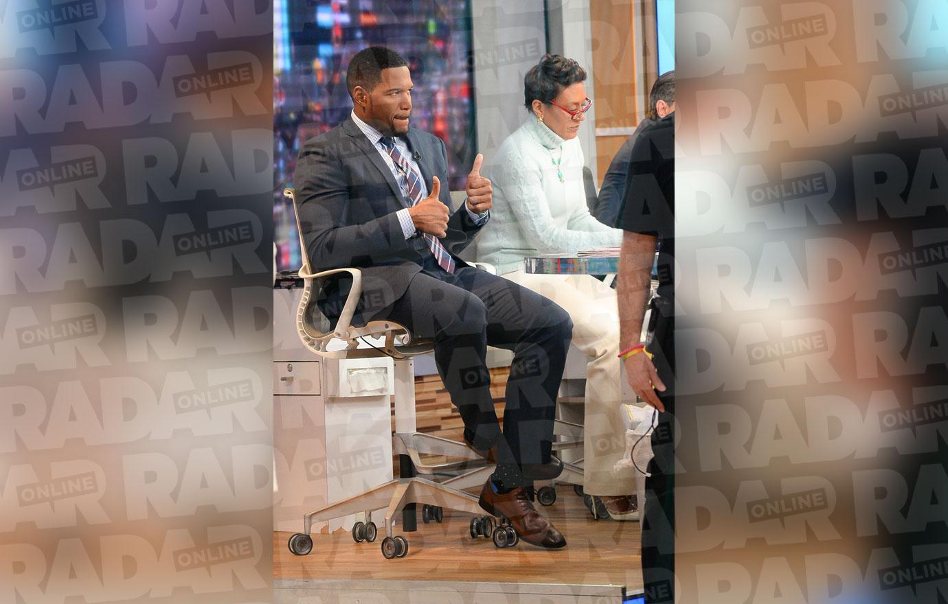 //michael strahan robin roberts on set gma confrontation