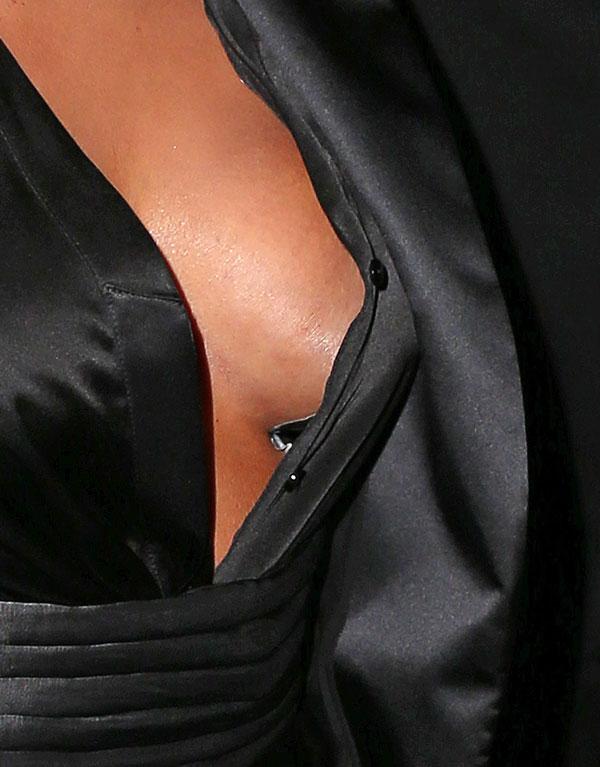 //kim kardashian wardrobe malfunction