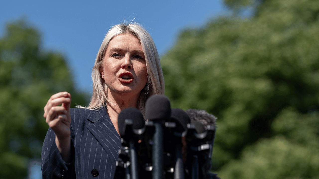 Donald Trump praised his loyal press secretary when announcing her departure.
