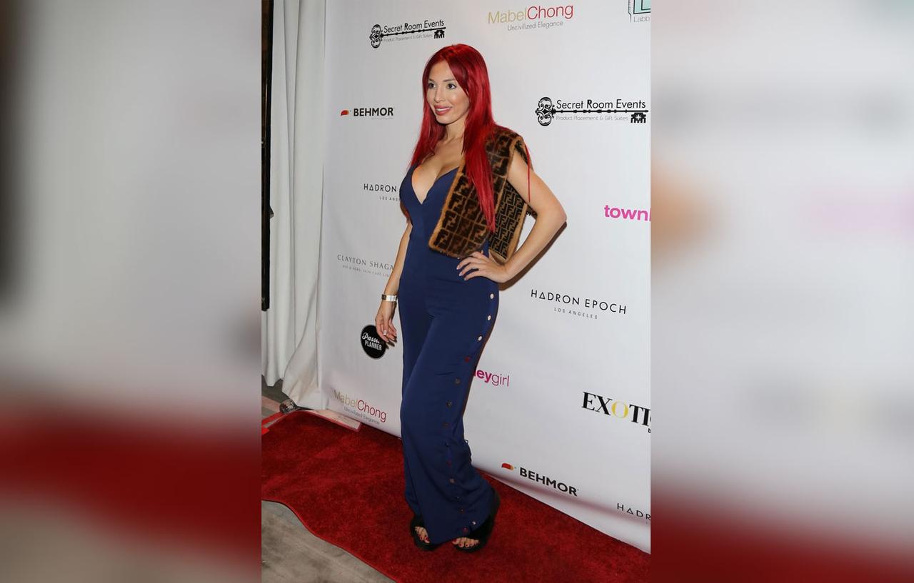 Farrah Abraham Takes Her Golden Globes To Gifting Suite