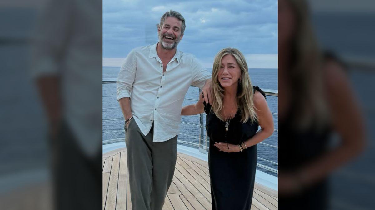 Sources said Aniston is encouraging Curtis to arrange a meeting with ex-wife, Rachel Napolitano.