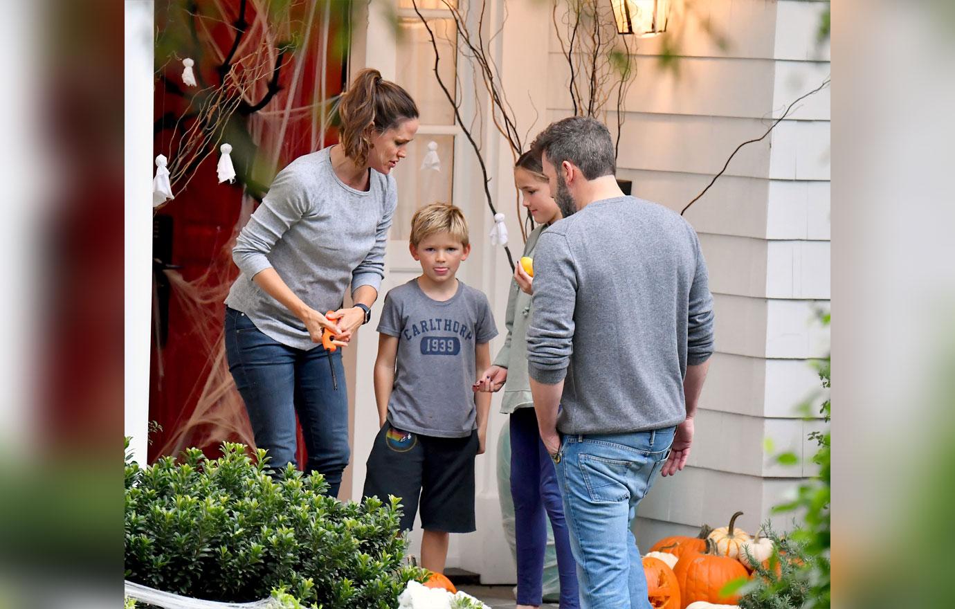 Ben Affleck At Jennifer Garner’s House After Drunken Night Out