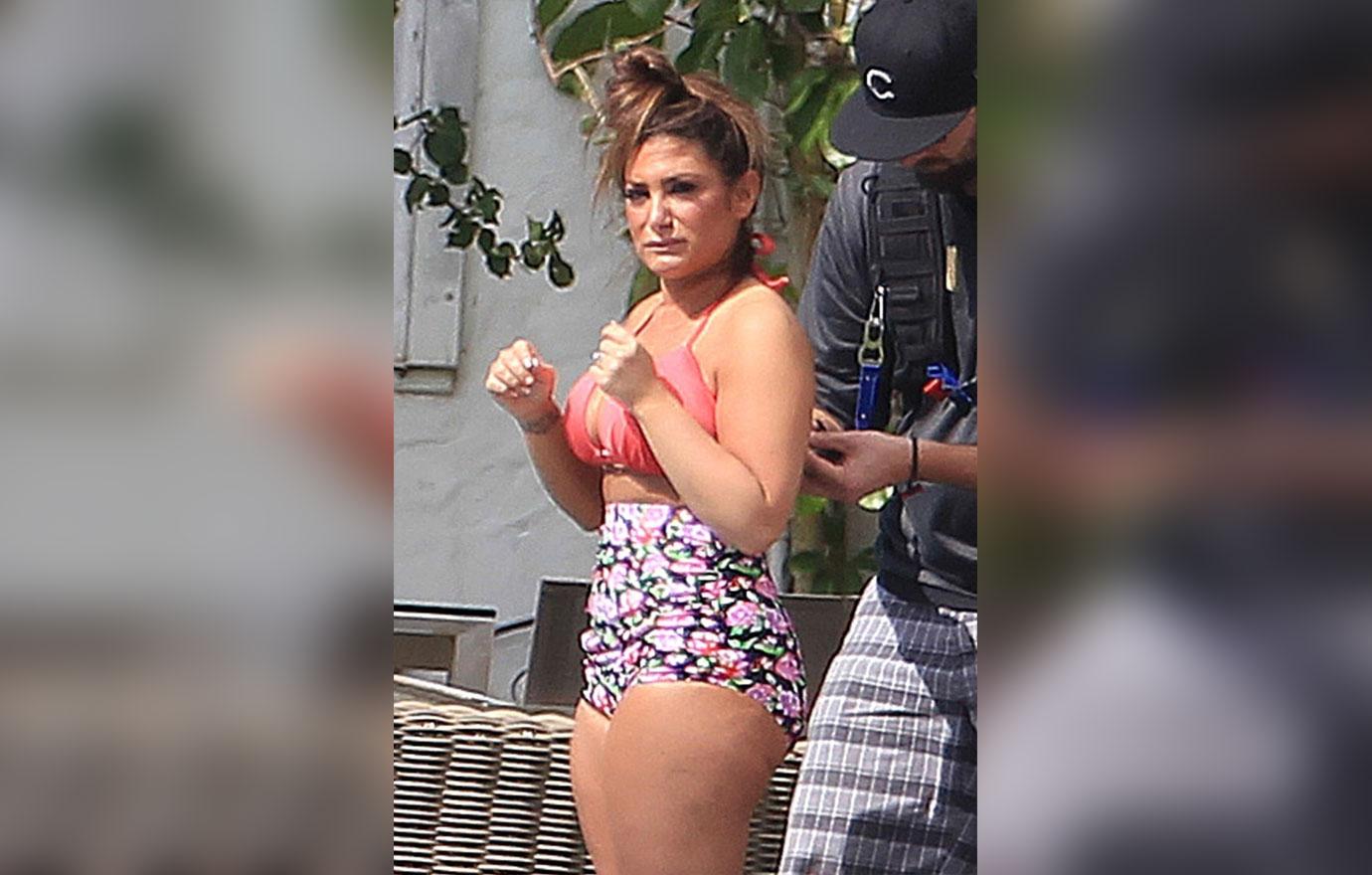 Jersey Shore Deena Cortese Flaunts Curves At Pool