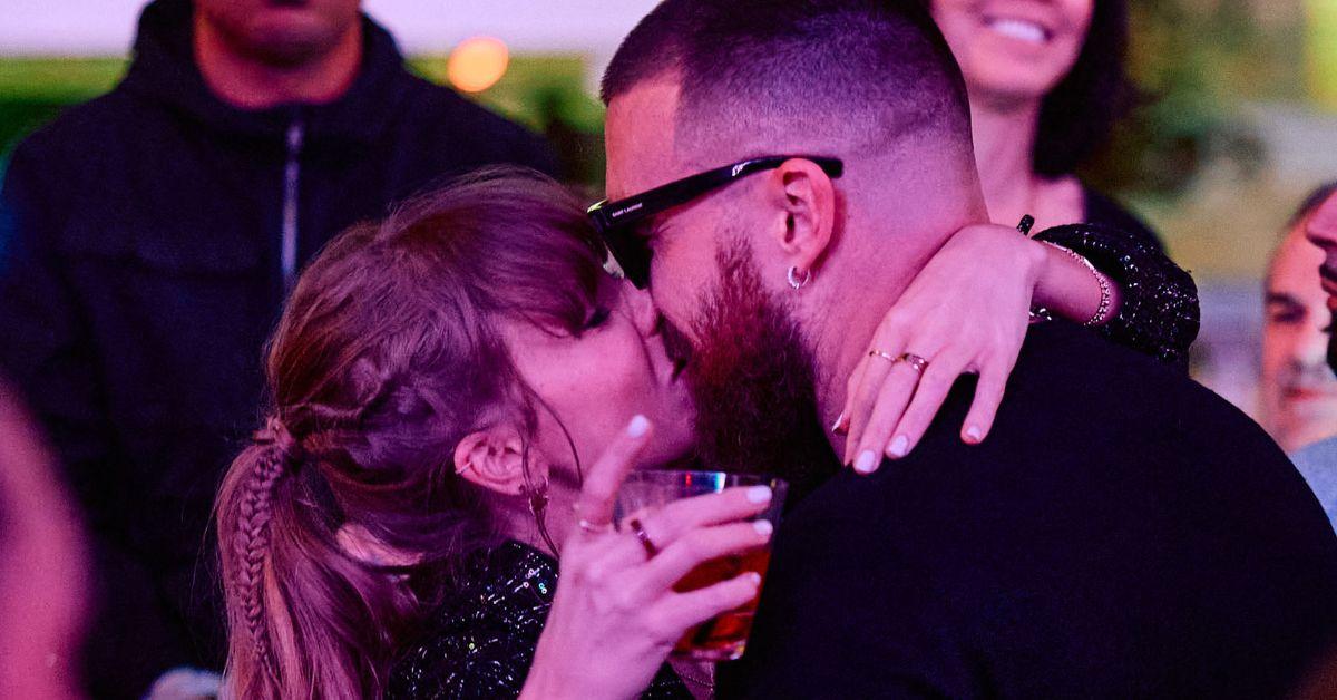 picture of Taylor Swift and Travis Kelce
