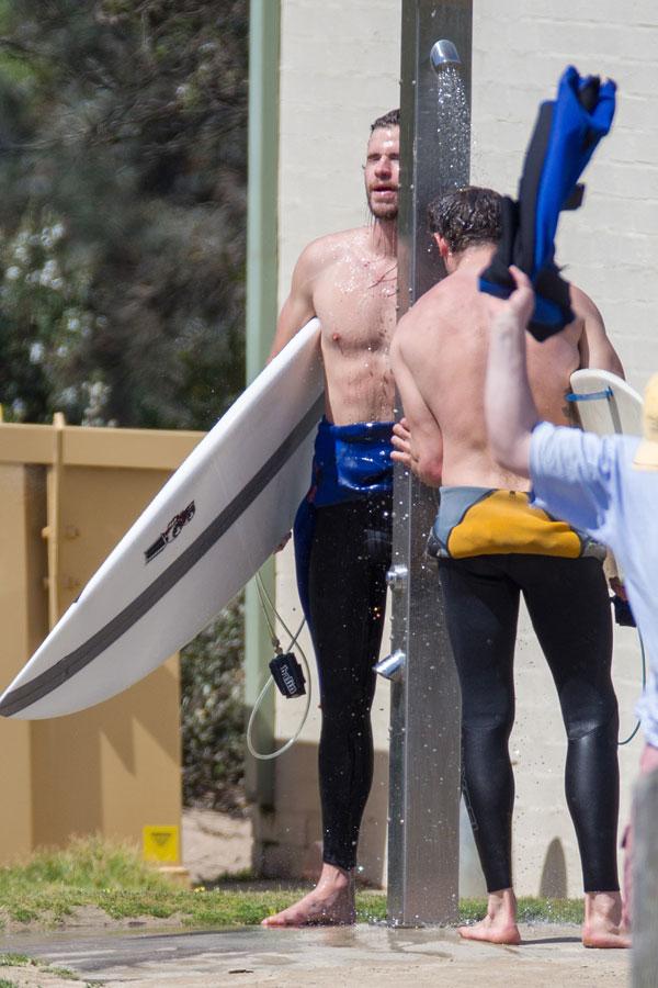 liam hemsworth shirtless beach