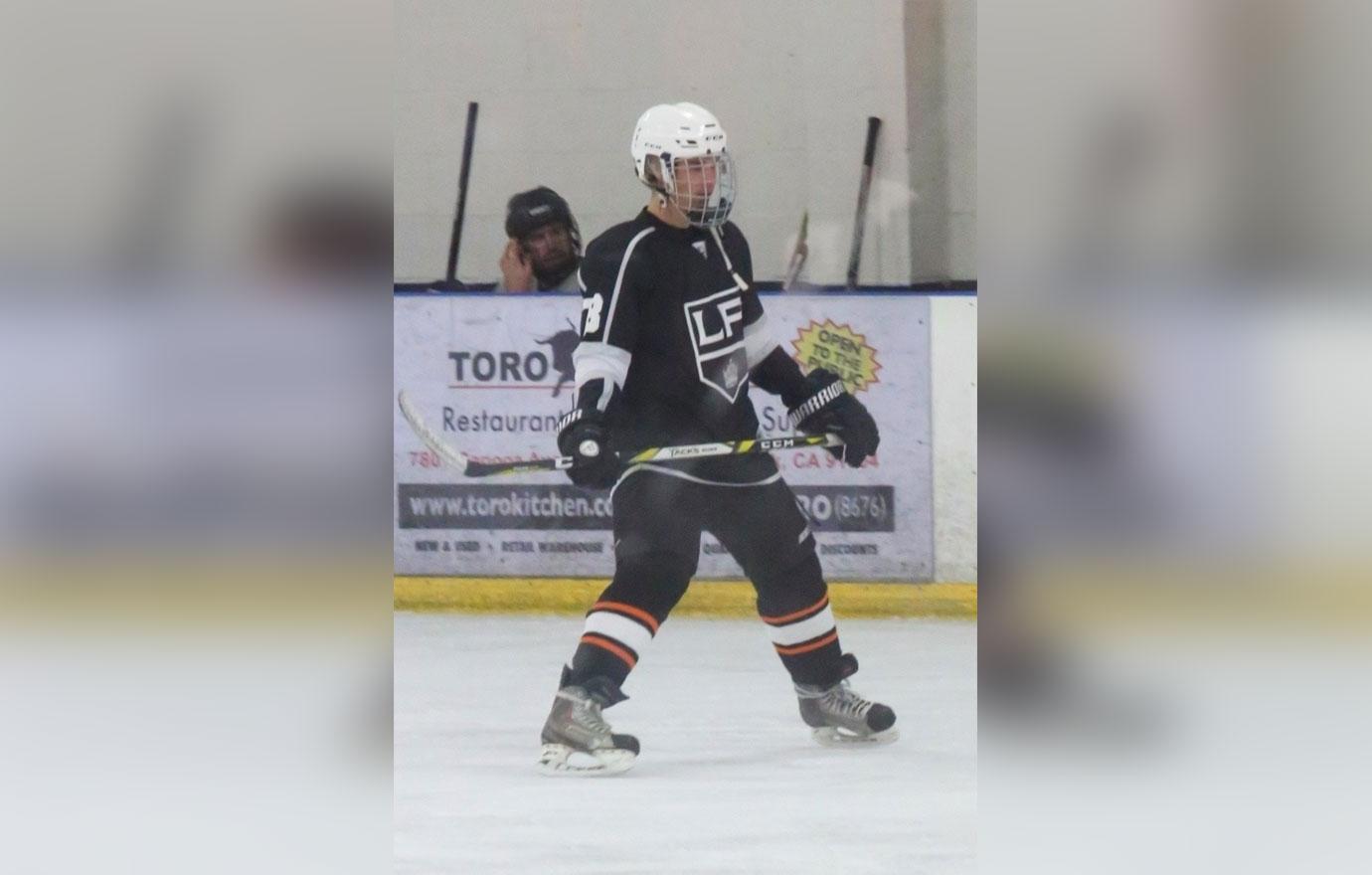 Selena Gomez and Justin Bieber Have a Hockey Date in LA: Pics!