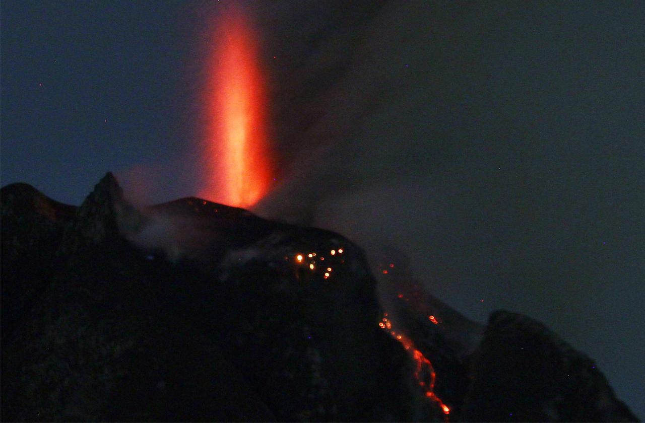 //man has leg shattered by spitting lava from hawaii volcano pp