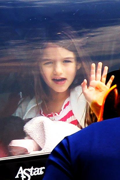 //katie holmes suri cruise helicopter