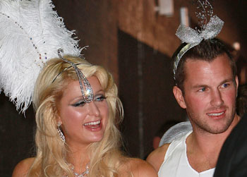 //paris hilton tweet grindr