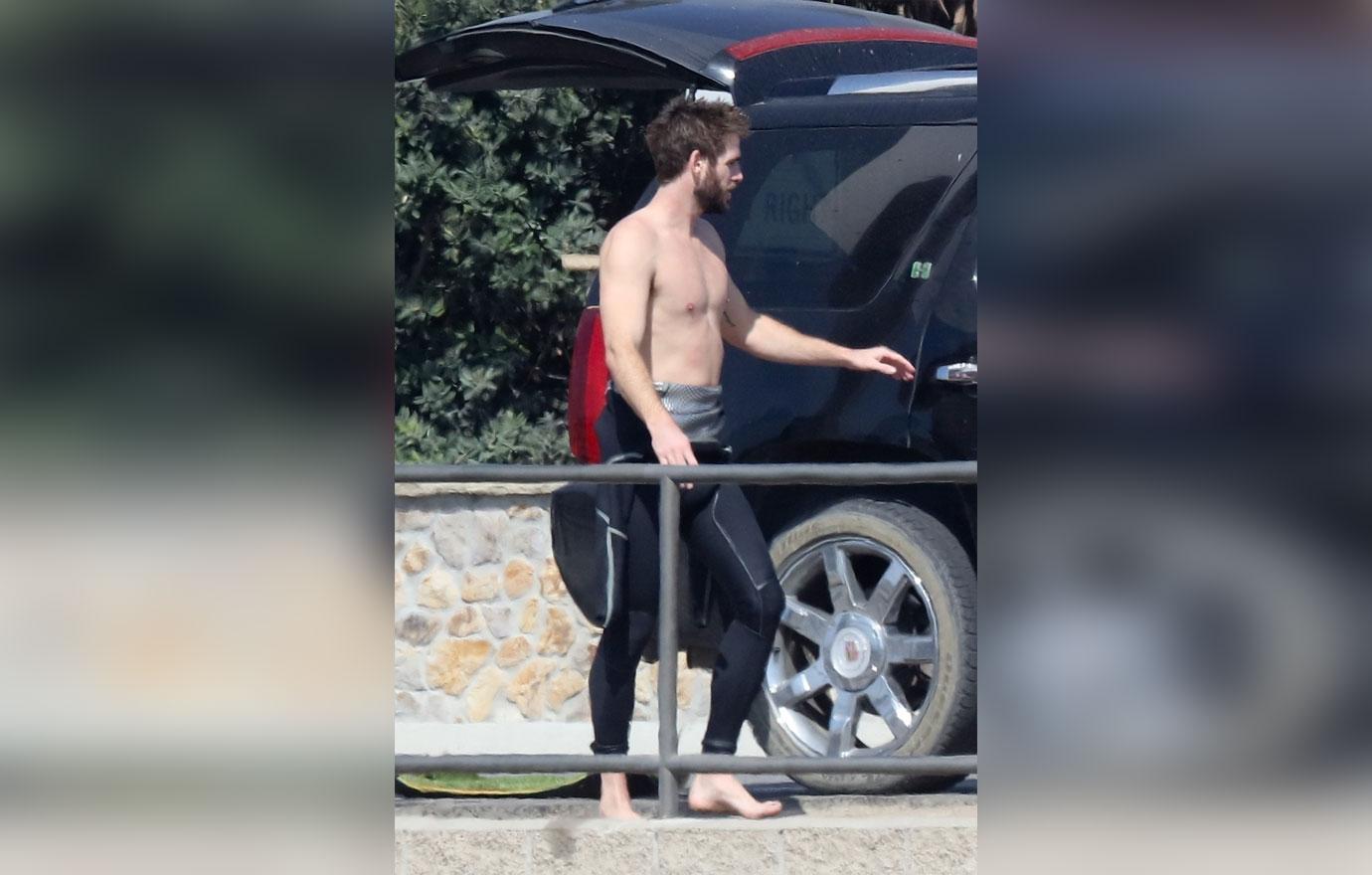 //Miley Cyrus Liam Hemsworth Malibu Beach Date