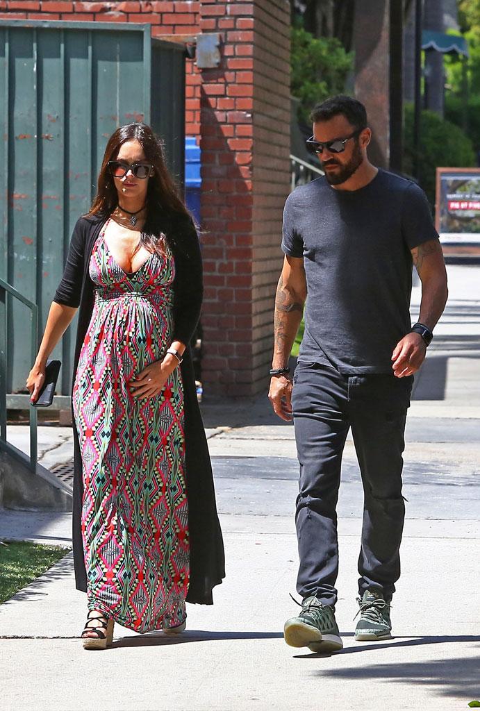 //Megan Fox Brian Austin Green Pregnant Divorce First Sighting