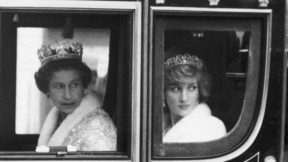 Photo of Queen Elizabeth II and Princess Diana